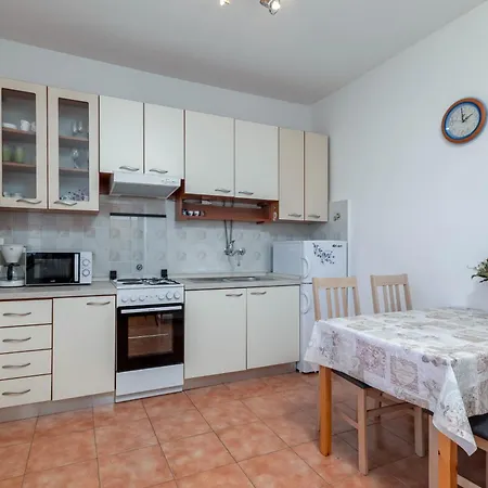 Apartmán With Parking Space - 7057 Umag