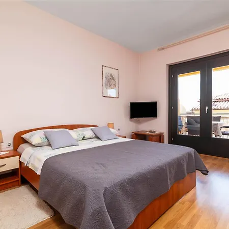 Apartman With Parking Space - 7057