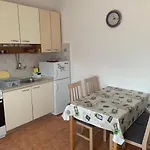 Apartment With Parking Space - 7057 Umag